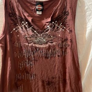 I’m maroon size extra large Harley tank